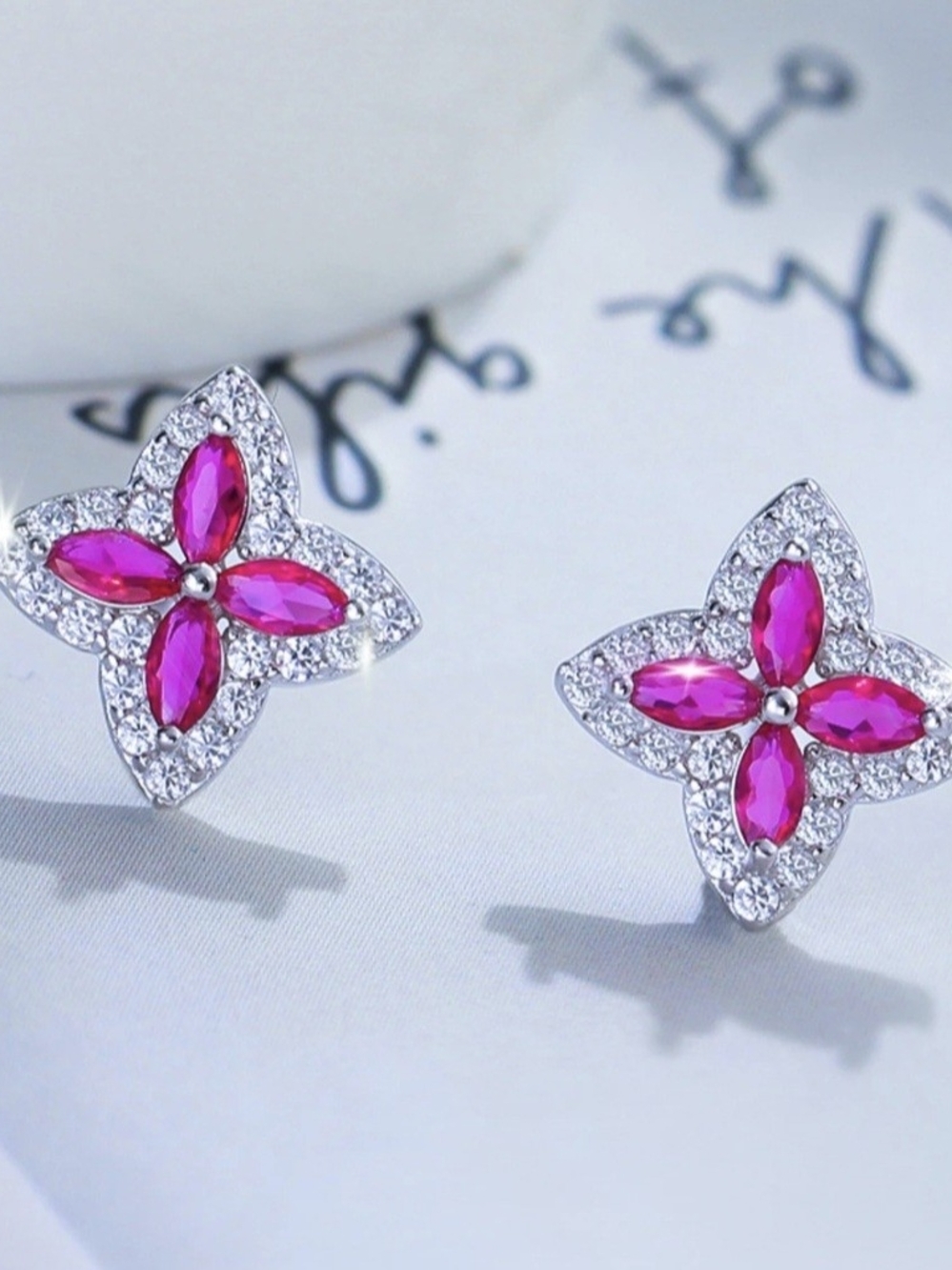 💗💗NEW💗💗 STUNNING!! Rhodium Plated HOT PINK CZ Clover Earrings